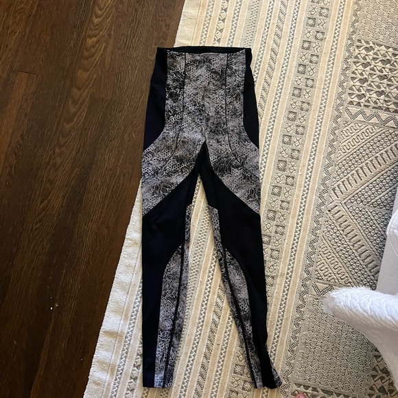 Lululemon leggings - Picture 3 of 3
